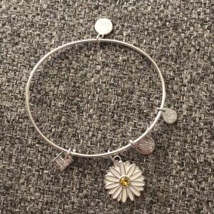 Excellent Used Condition Alex and Ani Daisy
